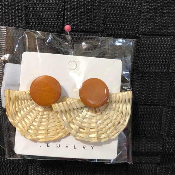 Earrings - Picture 2 of 5